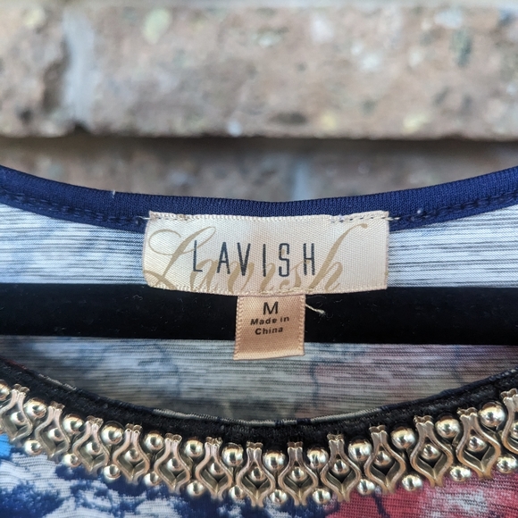 Medium multi blue color floral top. Short sleeve. Office or dinner wear - Picture 4 of 6